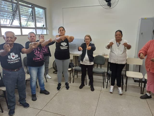 OFICINAS DE CAPOTERAPIA, PINTURA E RITMOS MOVIMENTAM PROGRAMAÇÃO DOS CRAS