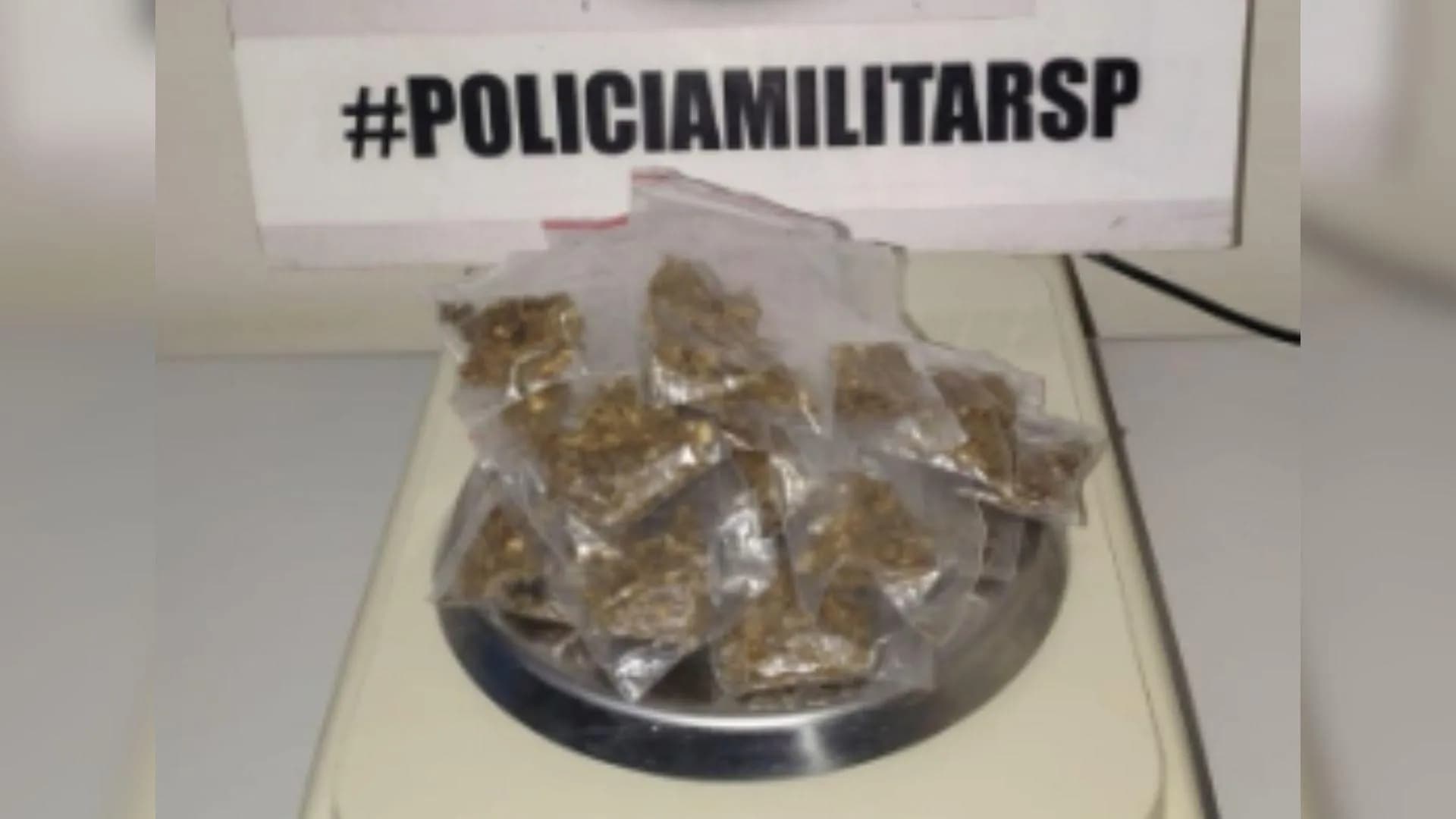 PROCURADO PELA JUSTIÇA É PRESO COM PORÇÕES DE MACONHA EM REGENTE FEIJÓ