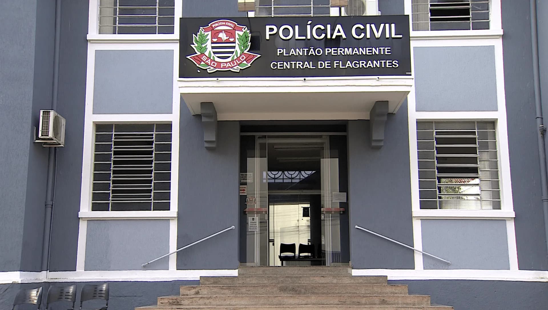 HOMEM DESCUMPRE MEDIDA PROTETIVA E É PRESO ESCONDIDO EMBAIXO DE CAMA NA VILA BRASIL, EM PRESIDENTE PRUDENTE